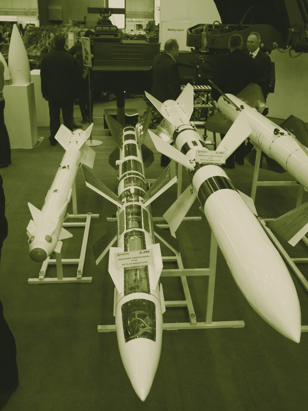 R-27 (AA-10 Alamo)